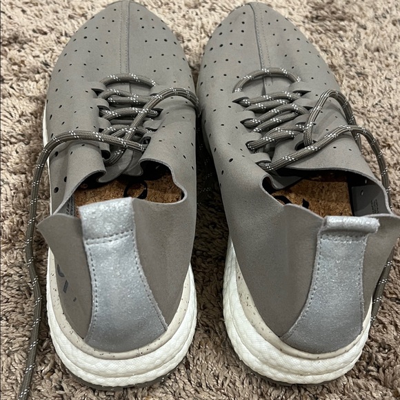 OTBT women’s tennis shoe - Picture 2 of 6